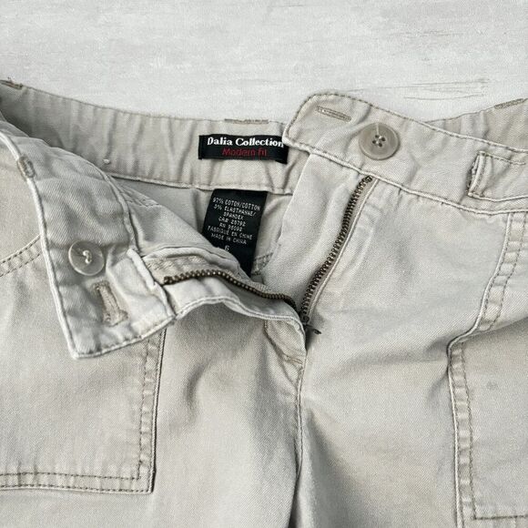 Dalia Collection Modern Fit Chino Shorts Khaki Beige Cargo Mid-Rise Pockets Sz 6 - Picture 6 of 8